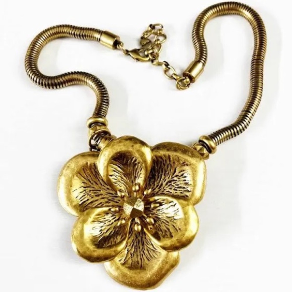 Stella & Dot Bloom collar necklace, brand new in box, never worn